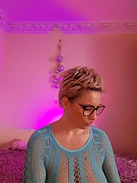 LunaBlaise online show from 04/22/26, 06:38