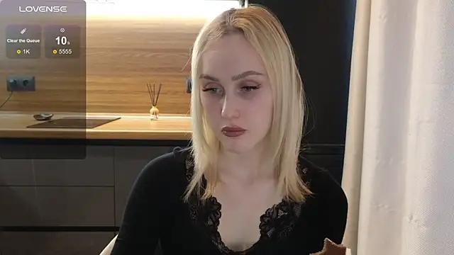 Snapshot of Bella_Villen chatting on 06/04/26, 01:06 Bella Villen online show from 06/04/26, 01:06