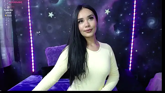 ValentinaRojass  online show from 04/11/26, 02:43