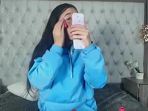 LilyRossi  online show from 04/17/26, 12:52