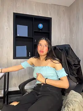 LilyRossi  online show from 05/11/26, 04:04