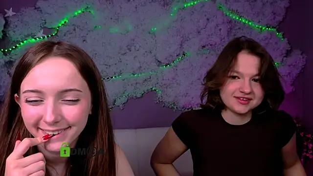 Snapshot of chloe_ley chatting on 05/15/26, 07:10 chloe ley online show from 05/15/26, 07:10
