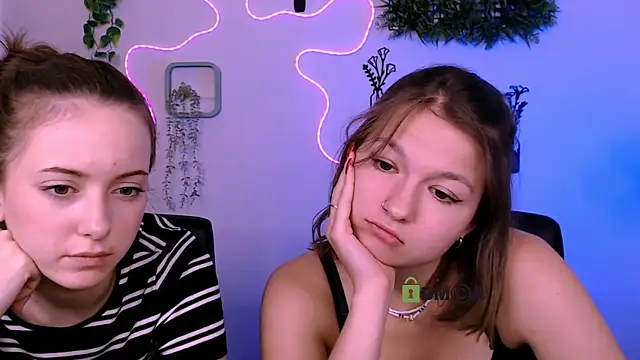 Snapshot of chloe_ley chatting on 07/28/26, 02:13 chloe ley online show from 07/28/26, 02:13