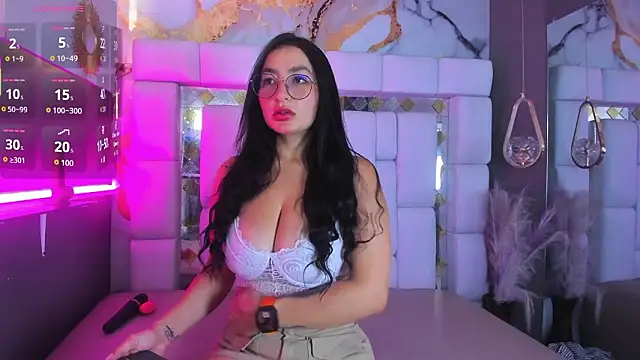 saray white  online show from 03/05/26, 01:18