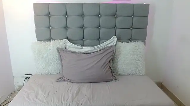 Luna vixen1 online show from 03/03/26, 06:58