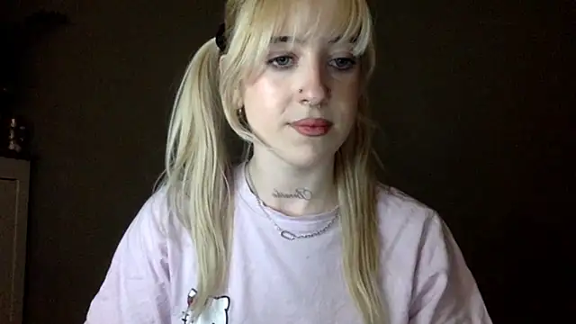 Snapshot of EmmyWet chatting on 05/01/26, 04:44 EmmyWet online show from 05/01/26, 04:44