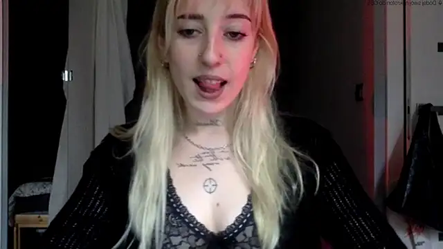 Snapshot of EmmyWet chatting on 05/18/26, 05:19 EmmyWet online show from 05/18/26, 05:19