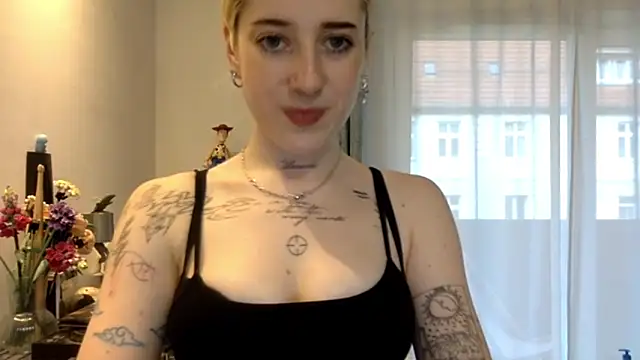 Snapshot of EmmyWet chatting on 06/19/26, 06:01 EmmyWet online show from 06/19/26, 06:01