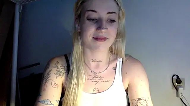 Snapshot of EmmyWet chatting on 06/23/26, 06:17 EmmyWet online show from 06/23/26, 06:17