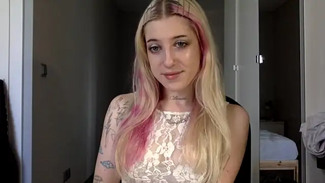 Snapshot of EmmyWet chatting on 07/11/26, 03:26 EmmyWet online show from 07/11/26, 03:26