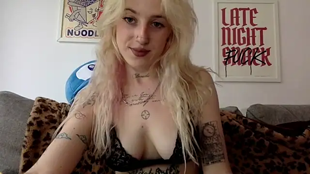 Snapshot of EmmyWet chatting on 07/30/26, 05:12 EmmyWet online show from 07/30/26, 05:12
