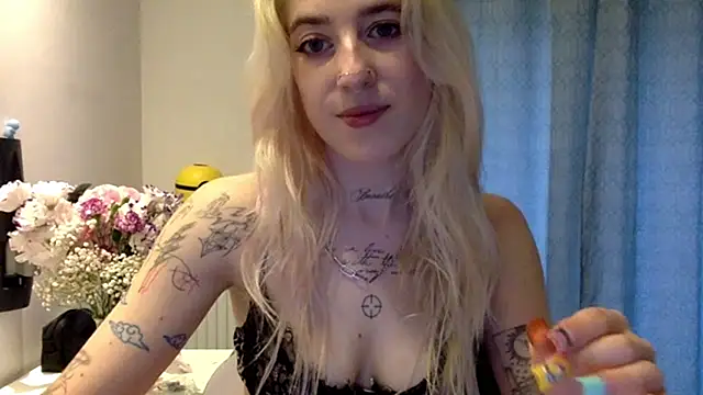 Snapshot of EmmyWet chatting on 08/01/26, 04:28 EmmyWet online show from 08/01/26, 04:28