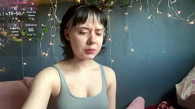 AueshaSimon online show from 04/15/26, 05:14