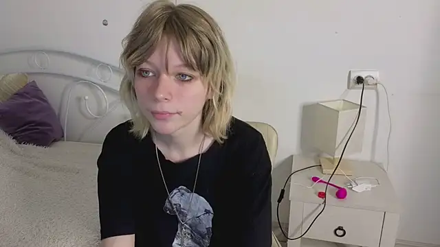 Snapshot of MollySally chatting on 06/12/26, 04:11 MollySally online show from 06/12/26, 04:11