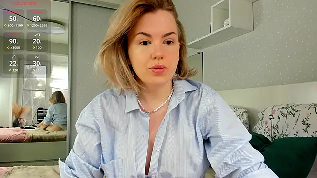 crowned goddess online show from 04/03/26, 01:03