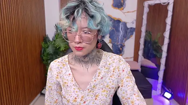 Lyra tay online show from 06/11/26, 07:01