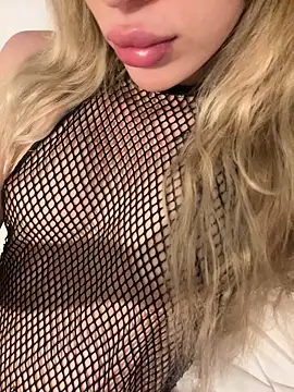 Snapshot of Sarisinpanterr chatting on 03/19/26, 04:55 Sarisinpanterr online show from 03/19/26, 04:55