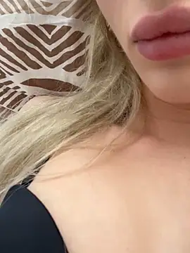 Snapshot of Sarisinpanterr chatting on 04/07/26, 01:22 Sarisinpanterr online show from 04/07/26, 01:22