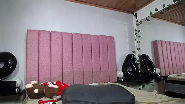 SaraLjordad online show from 04/28/26, 02:27