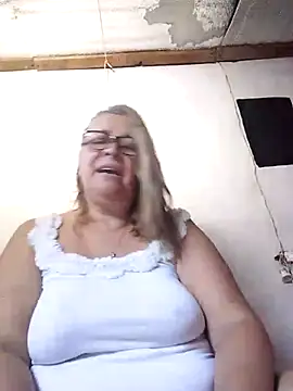 momismilf544 online show from 04/22/26, 06:53