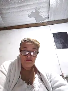 momismilf544 online show from 04/26/26, 05:16