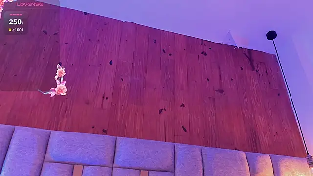 camilaa smith  online show from 04/21/26, 01:42