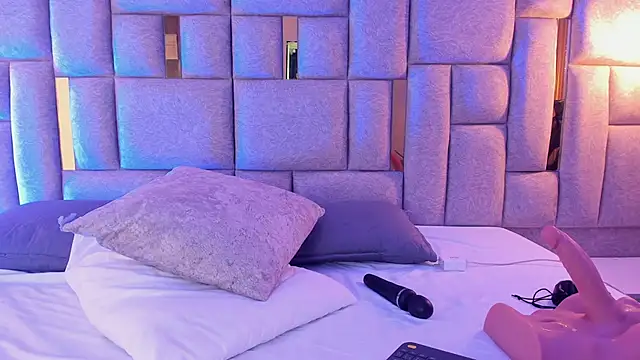 camilaa smith  online show from 04/21/26, 07:50