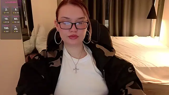 Snapshot of jenice_loveit chatting on 06/22/26, 01:41 jenice loveit online show from 06/22/26, 01:41