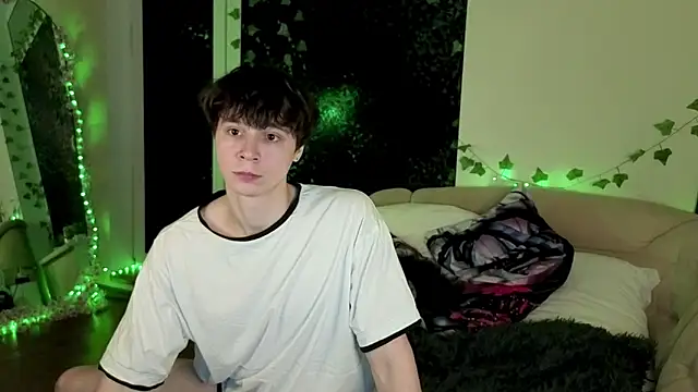 AnthonyCuutie online show from 04/15/26, 06:48