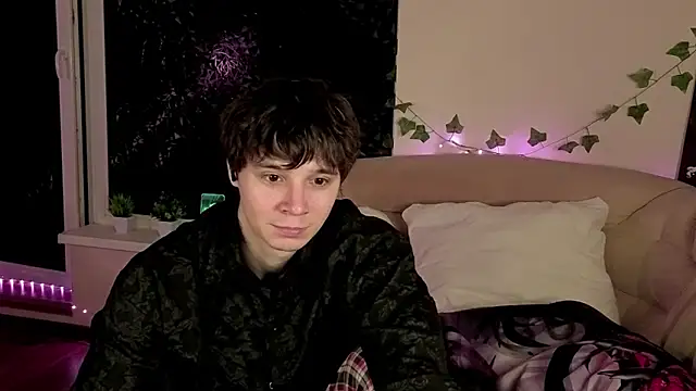 AnthonyCuutie online show from 04/18/26, 07:07