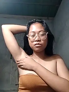 Snapshot of angelpinay44 chatting on 03/23/26, 08:24 angelpinay44 online show from 03/23/26, 08:24