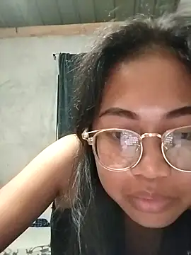 Snapshot of angelpinay44 chatting on 04/07/26, 03:23 angelpinay44 online show from 04/07/26, 03:23
