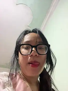 Leeeeiu online show from 04/14/26, 03:29