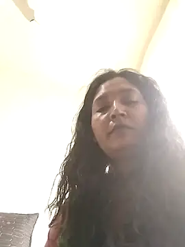 Snapshot of mysteriousgal031 chatting on 03/02/26, 10:44 mysteriousgal031 online show from 03/02/26, 10:44