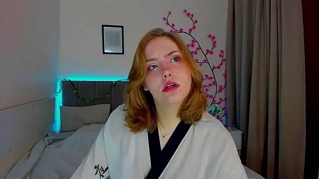 Snapshot of DellaRows chatting on 03/06/26, 06:43 DellaRows online show from 03/06/26, 06:43