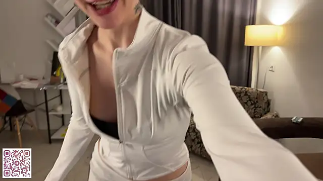 Snapshot of Lolatatee chatting on 05/15/26, 05:31 Lolatatee online show from 05/15/26, 05:31