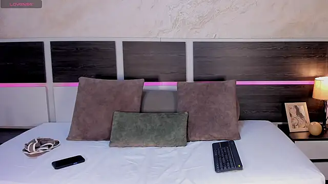 Natalia Cruzz online show from 04/17/26, 08:01