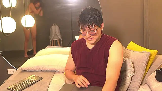 Mia and Belmonth online show from 03/25/26, 06:47