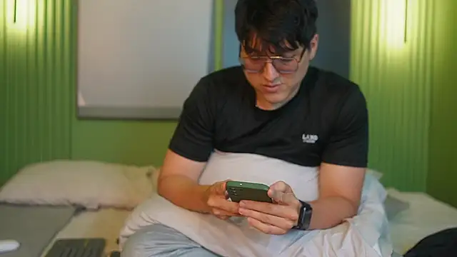 Mia and Belmonth online show from 04/22/26, 06:53