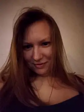 Snapshot of August_Shine chatting on 04/08/26, 06:08 August Shine online show from 04/08/26, 06:08