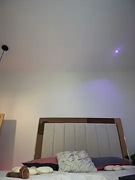 Mia Becket  online show from 03/03/26, 10:32