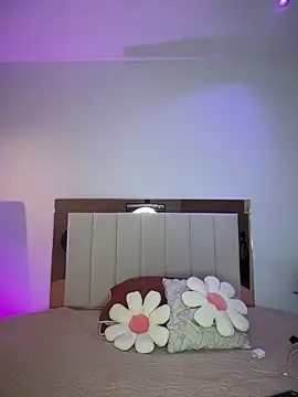 Mia Becket  online show from 03/09/26, 10:19