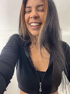 Snapshot of VioletaHills_ chatting on 06/19/26, 12:09 VioletaHills online show from 06/19/26, 12:09