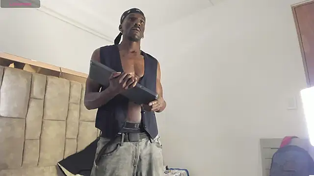 Titan Moreno  online show from 04/04/26, 12:13