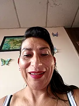 Snapshot of Lucia_Rios chatting on 05/07/26, 10:37 Lucia Rios online show from 05/07/26, 10:37