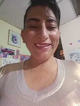 Snapshot of Lucia_Rios chatting on 05/22/26, 11:43 Lucia Rios online show from 05/22/26, 11:43