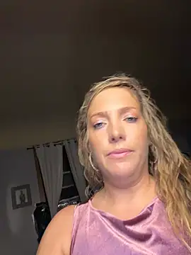 Snapshot of hollyharmd chatting on 07/23/26, 03:37 hollyharmd online show from 07/23/26, 03:37