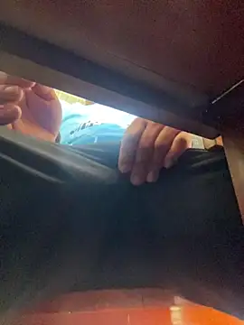 hoang15075 online show from 04/10/26, 01:11