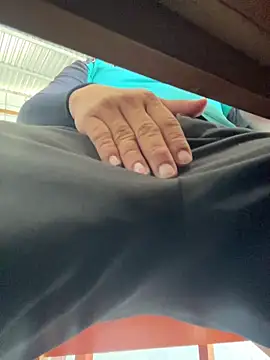 hoang15075 online show from 04/22/26, 01:41