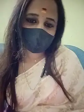 Snapshot of Tamil_Rani- chatting on 07/05/26, 05:42 Tamil Rani- online show from 07/05/26, 05:42